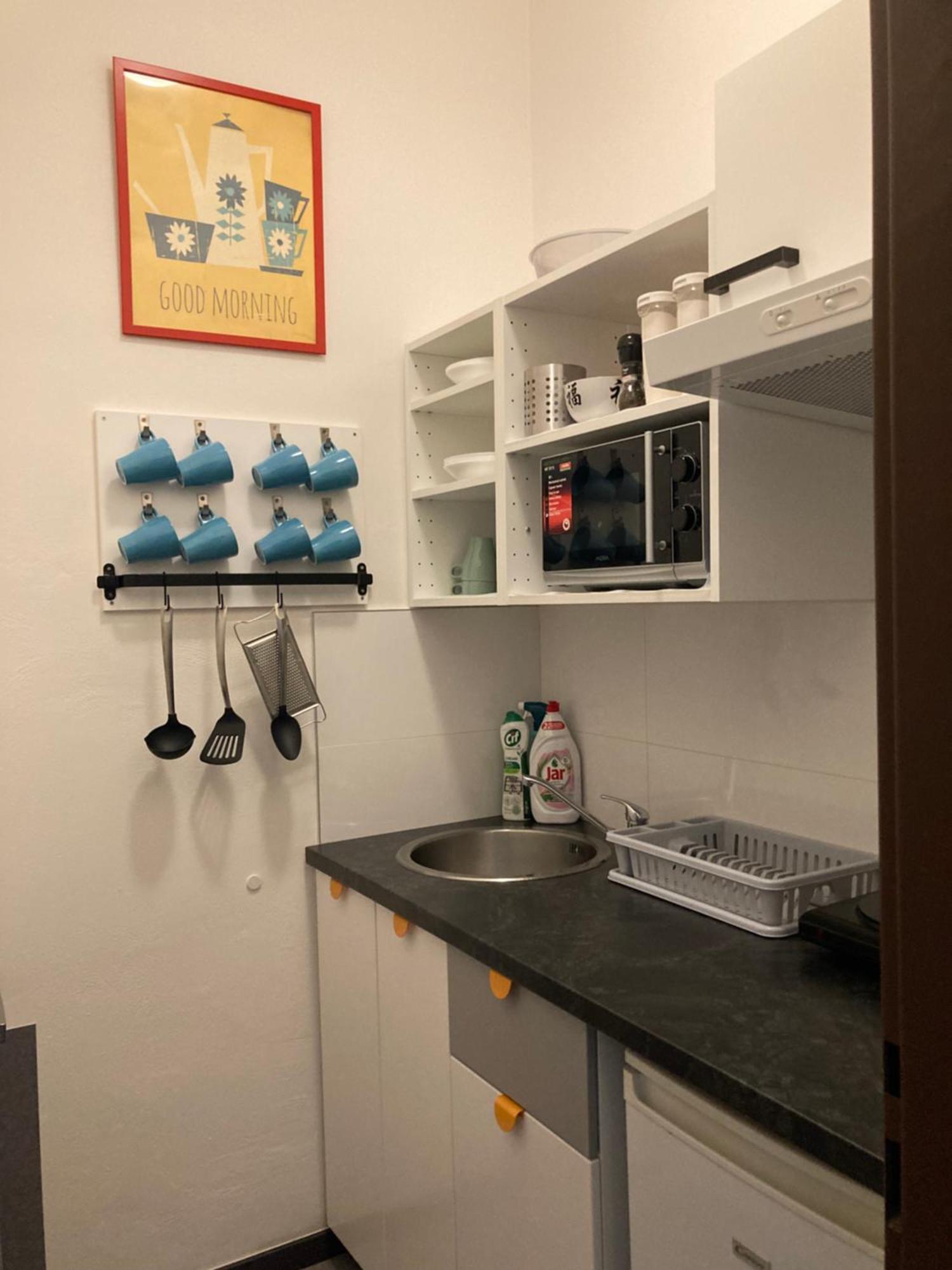 Hostel Praha Ladvi Bagian luar foto